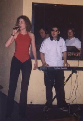 Vystoupení skupiny Bass Systém v nonstop baru Petrovice