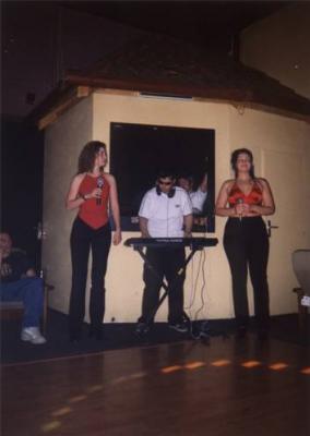 Vystoupení skupiny Bass Systém v nonstop baru Petrovice