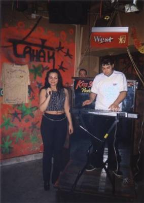 Vystoupení skupiny Bass Systém v disko baru Trhák v Praze